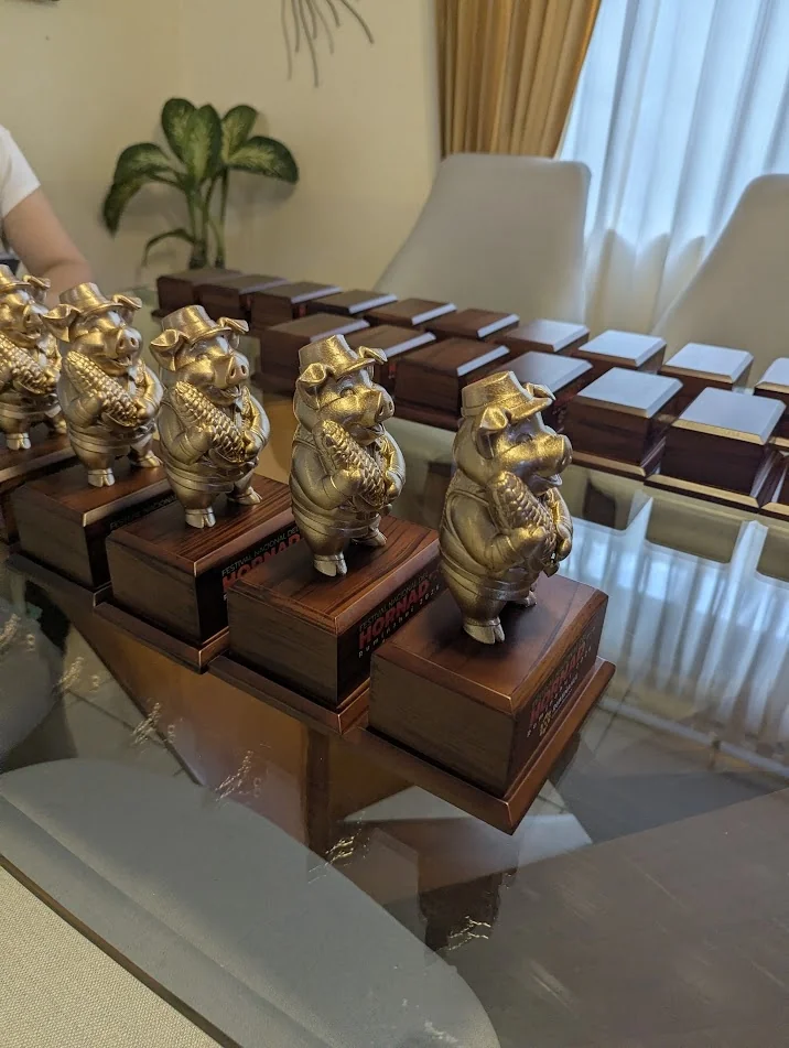 Figuras con bases en madera — Productos personalizados